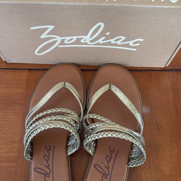 NWOT -ZODIAC Women's Cary Sandal - Picture 3 of 4